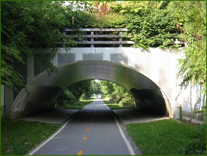 Attractive_Arch_Bridge